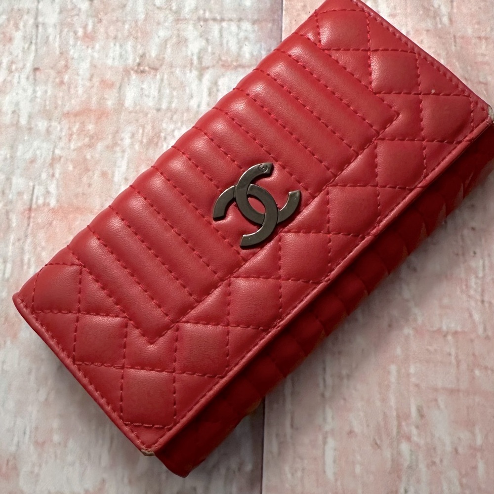 Red Quilted Wallet ♥️